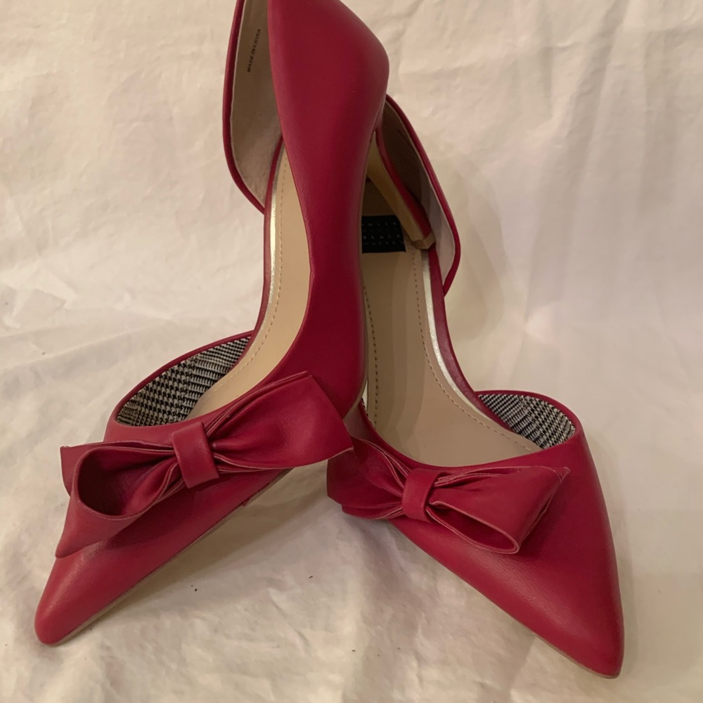 White House Black Market leather pumps